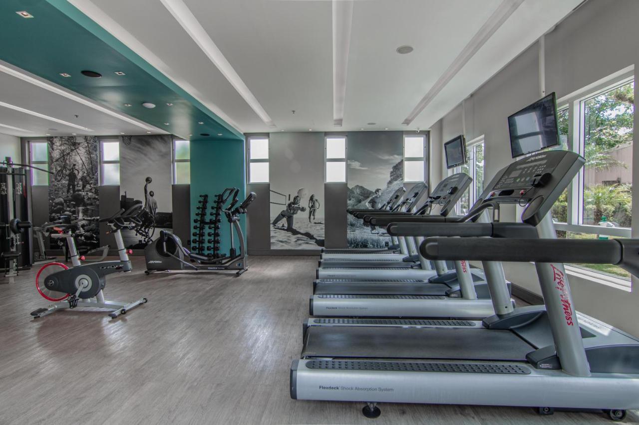Hotel Deville Prime Porto Alegre Esterno foto The gym at the Village at Riverwalk