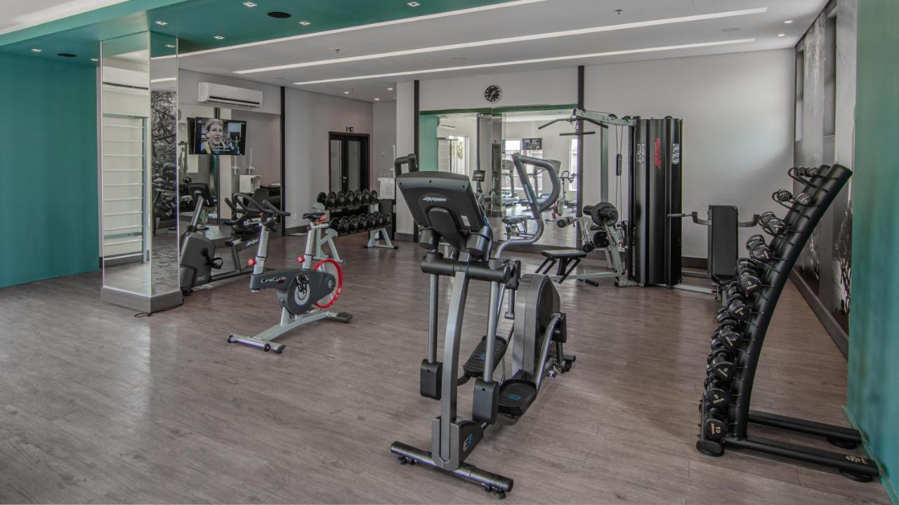 Hotel Deville Prime Porto Alegre Esterno foto A gym in a hotel