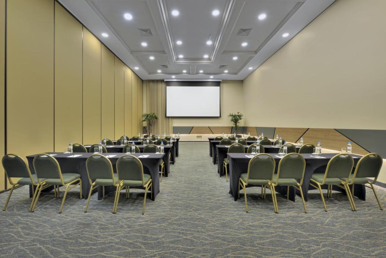 Hotel Deville Prime Porto Alegre Esterno foto Meeting room