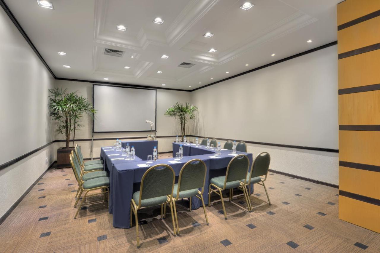 Hotel Deville Prime Porto Alegre Esterno foto Meeting room