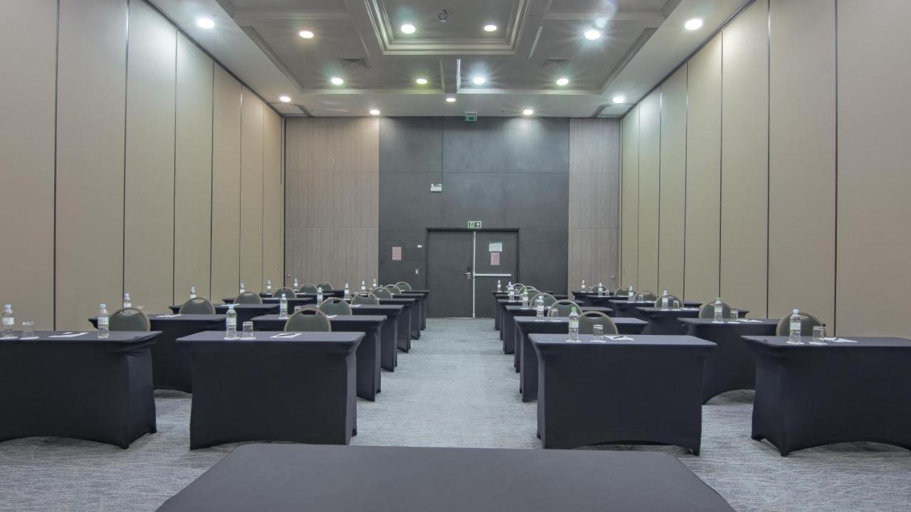 Hotel Deville Prime Porto Alegre Esterno foto Meeting room