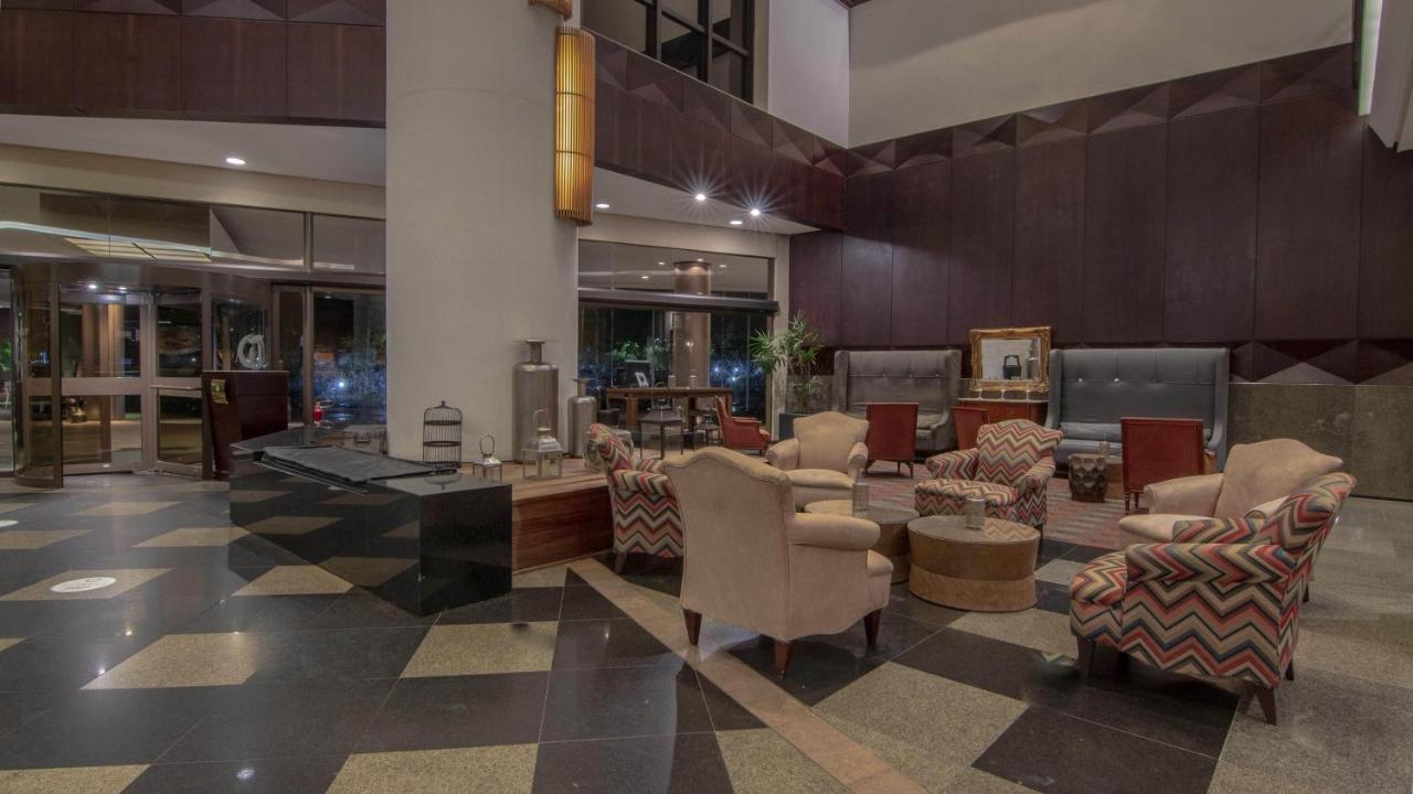Hotel Deville Prime Porto Alegre Esterno foto The lobby of the hotel
