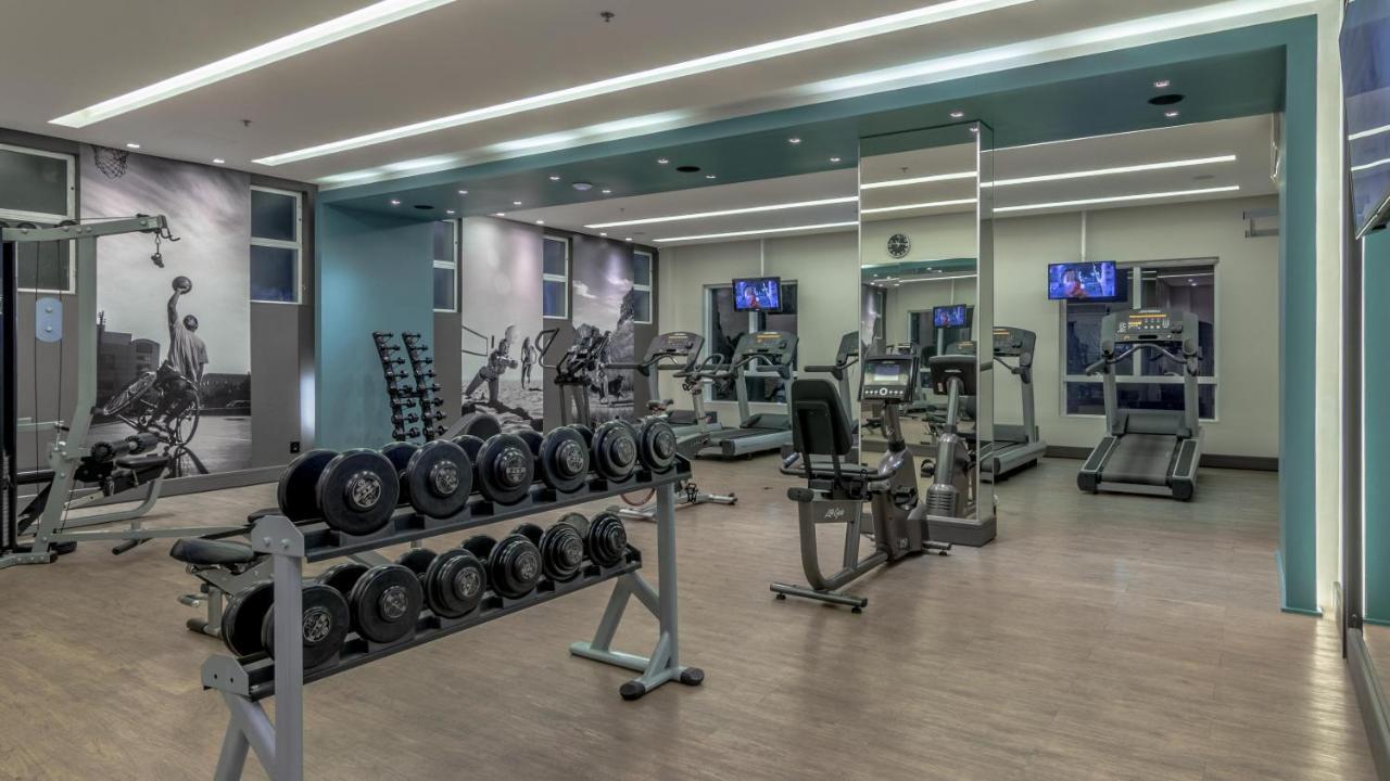 Hotel Deville Prime Porto Alegre Esterno foto The gym at the hotel