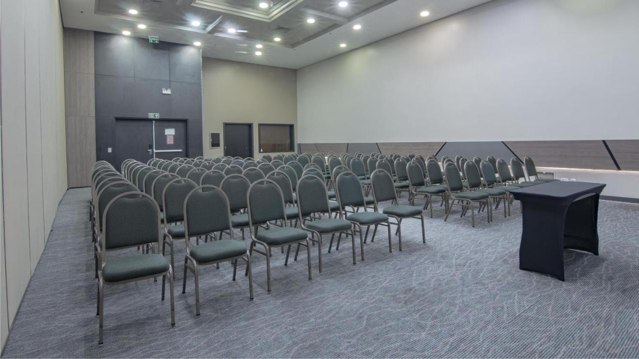 Hotel Deville Prime Porto Alegre Esterno foto The main conference room