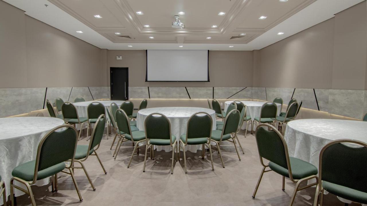 Hotel Deville Prime Porto Alegre Esterno foto Meeting room