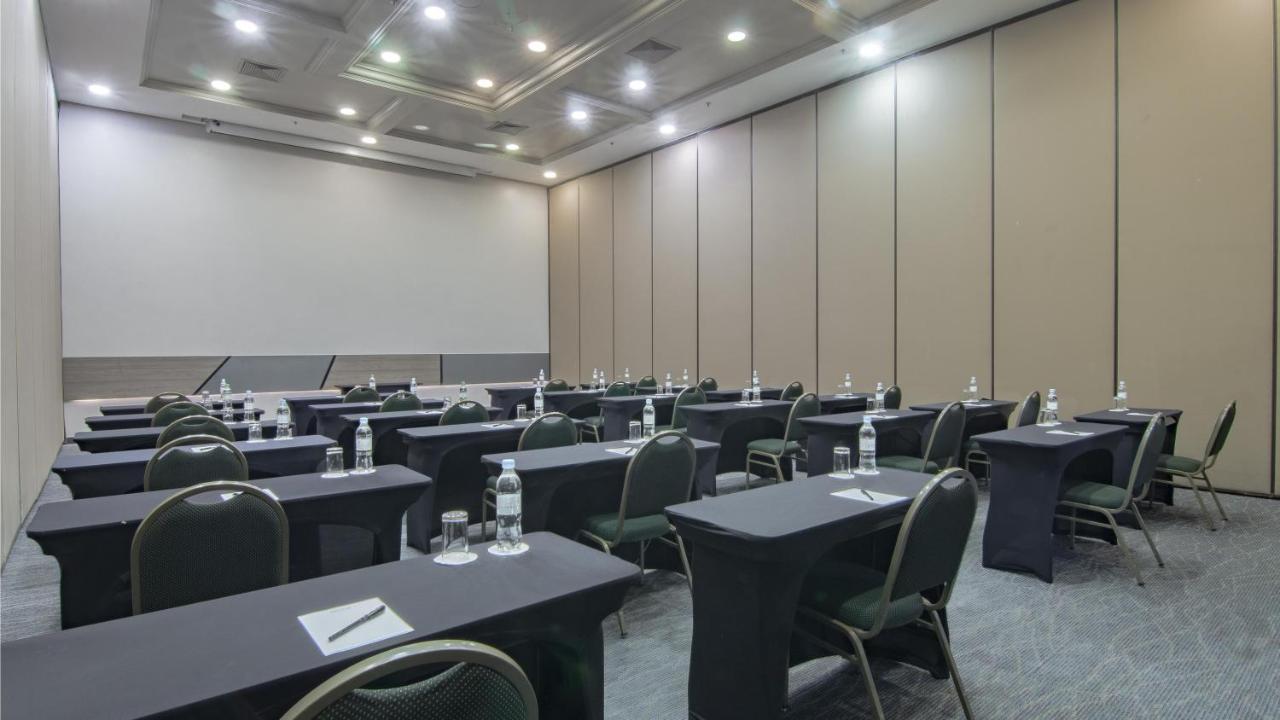 Hotel Deville Prime Porto Alegre Esterno foto Meeting room