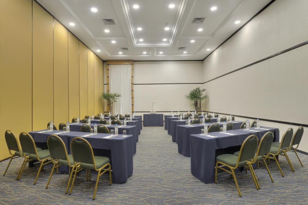 Hotel Deville Prime Porto Alegre Esterno foto Meeting room