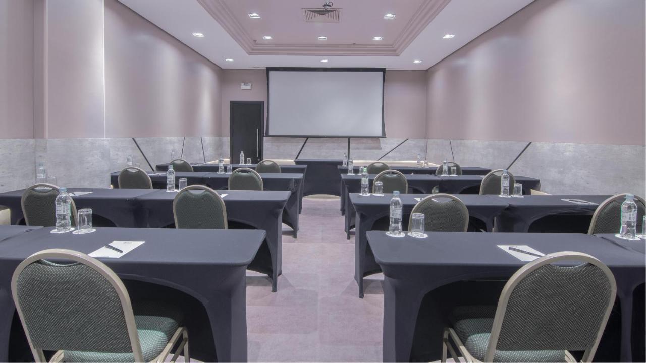 Hotel Deville Prime Porto Alegre Esterno foto Meeting room
