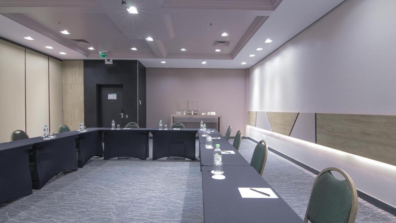 Hotel Deville Prime Porto Alegre Esterno foto Meeting room