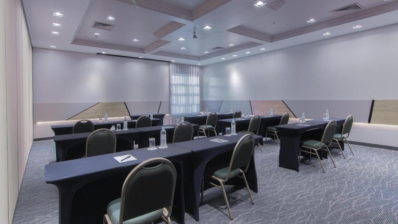 Hotel Deville Prime Porto Alegre Esterno foto Meeting room