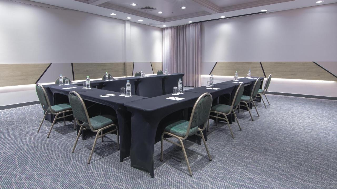 Hotel Deville Prime Porto Alegre Esterno foto Meeting room