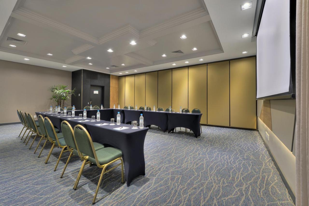 Hotel Deville Prime Porto Alegre Esterno foto Meeting room