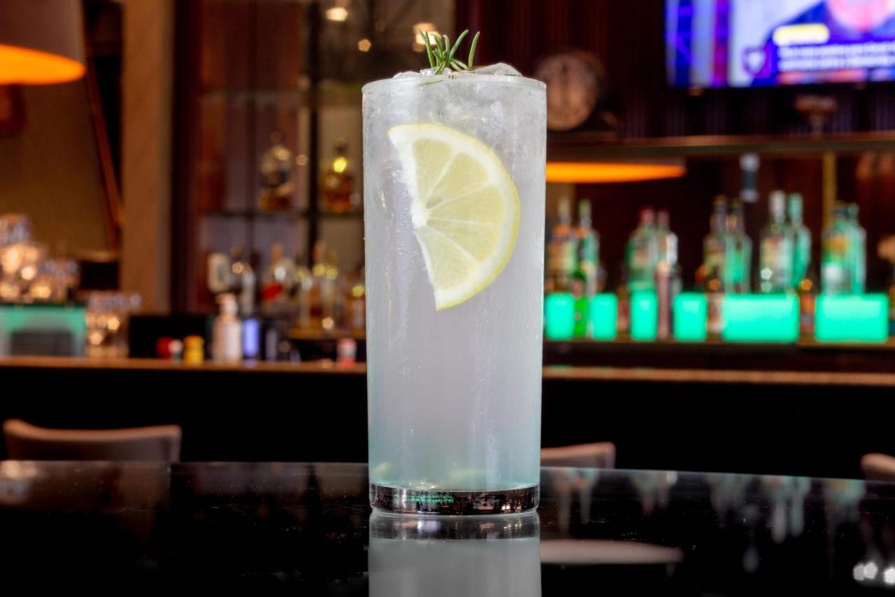 Hotel Deville Prime Porto Alegre Esterno foto A vodka and soda cocktail